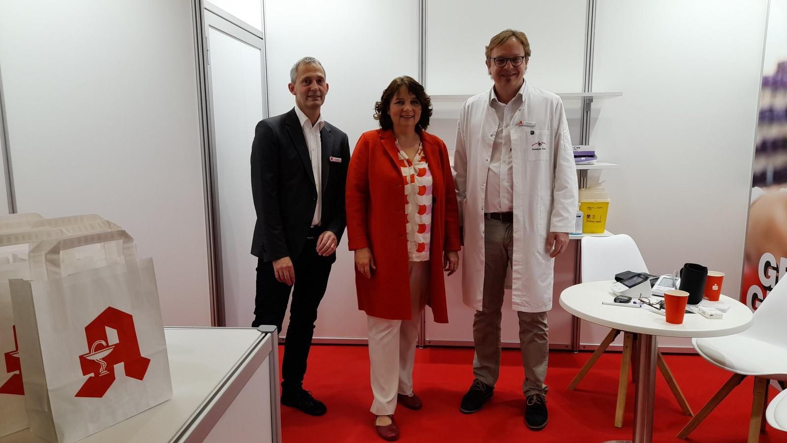 Politischer Austausch in der Apotheke